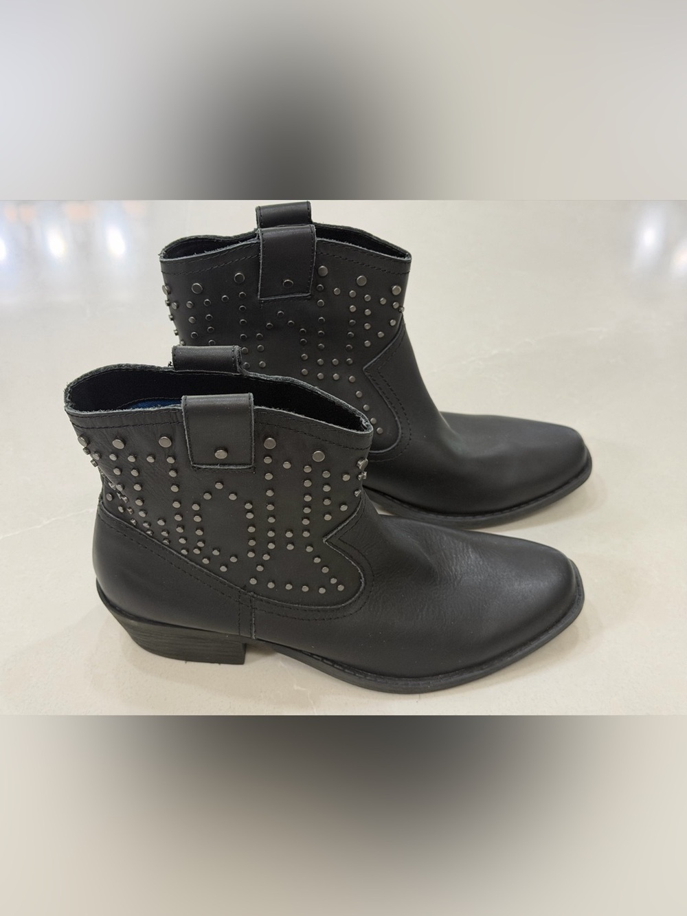 Dingo Dusty Black Leather Studded Western Ankle Cowboy Booties Size 9M Boho